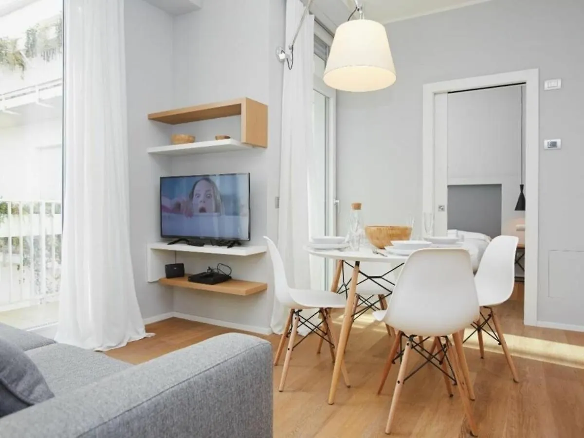 Palazzo Beltrade By Halldis Milan Apartment